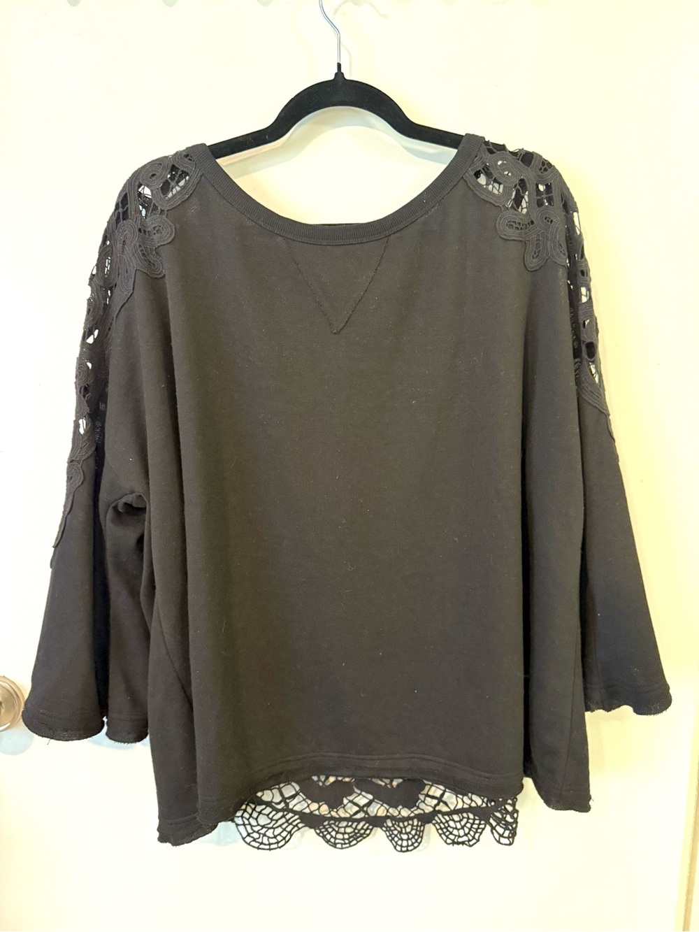 Farm Rio Black‎ Lace-Trim Back Pullover Sweatshirt